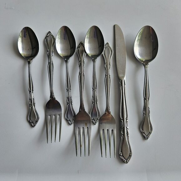 Vintage Rogers Auberge Stainless Steel Korea 8 pc Flatware Set Spoon Knife Fork - Picture 1 of 7